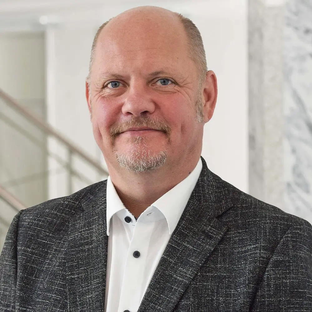 Ansprechpartner Geschäftsleitung/ Prokura im Vertrieb Bogenoffset & Print Solutions Maik Heinze Strube Druck & Medien